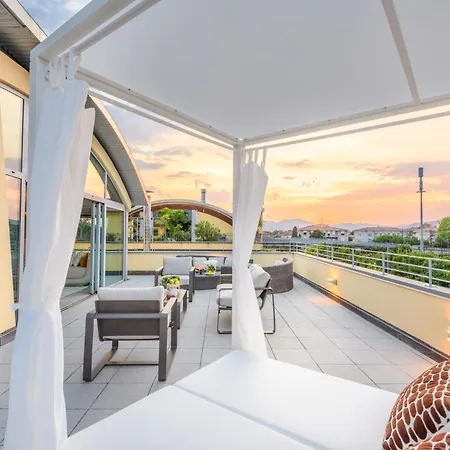 Apartament Luce Terrace Panoramic Loft With Elevator, Park In *