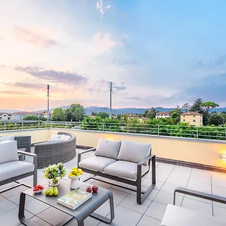 Luce Terrace Panoramic Loft With Elevator, Park In Apartament Lukka