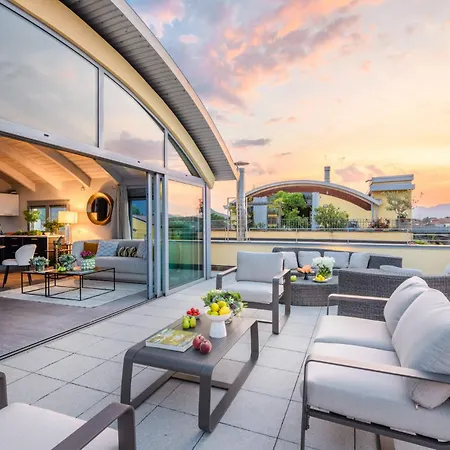 Daire Luce Terrace Panoramic Loft With Elevator, Park In Lucca