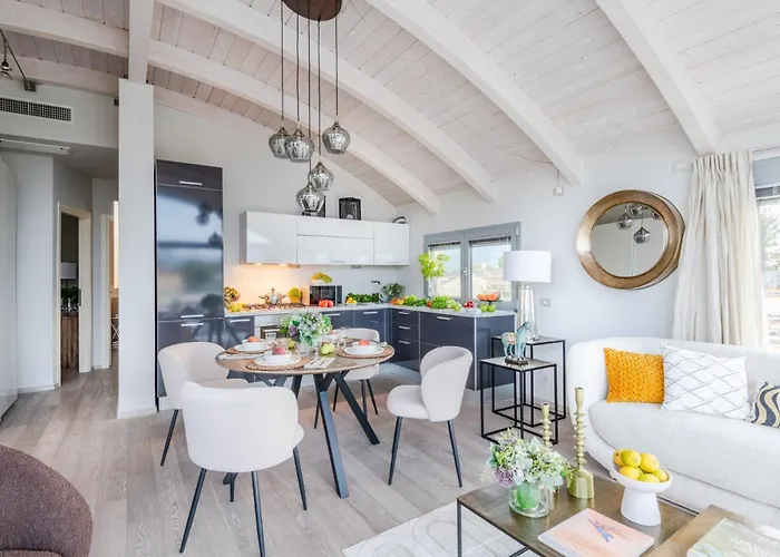 Luce Terrace Panoramic Loft With Elevator, Park In アパート ルッカ