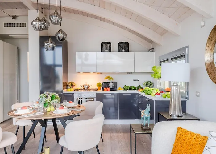 Luce Terrace Panoramic Loft With Elevator, Park In * ルッカ