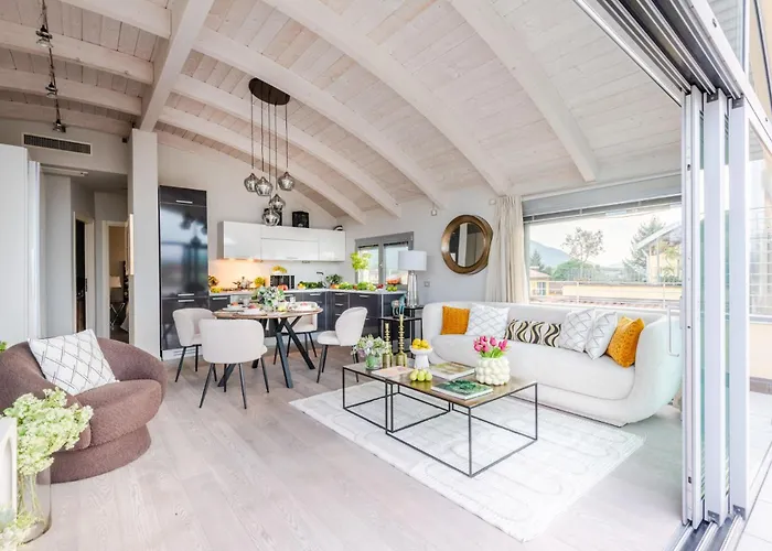 アパート Luce Terrace Panoramic Loft With Elevator, Park In ルッカ