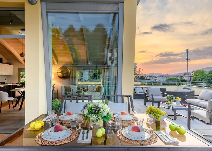 Luce Terrace Panoramic Loft With Elevator, Park In アパート ルッカ