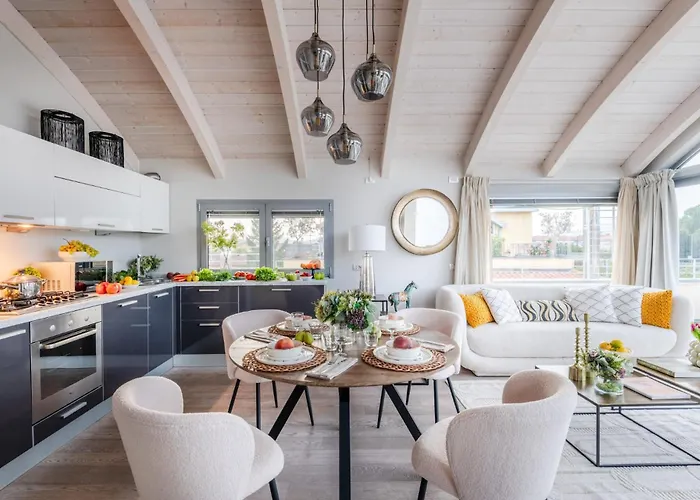 アパート Luce Terrace Panoramic Loft With Elevator, Park In ルッカ