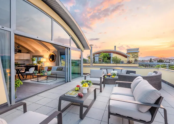アパート Luce Terrace Panoramic Loft With Elevator, Park In ルッカ
